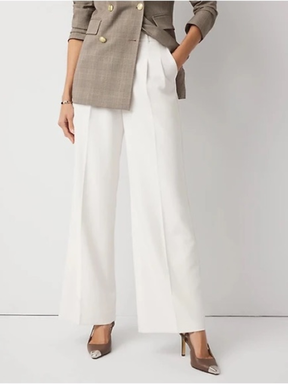 NWT- UNIGLO White Wideleg Trousers Pleated Pants. Size XL